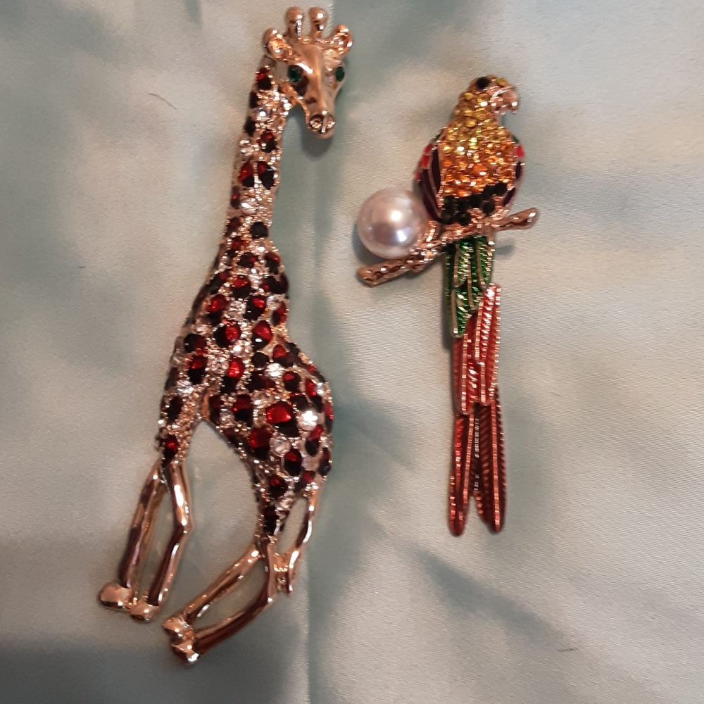 Brand New Set of Two Amazing Sparkling Brooches